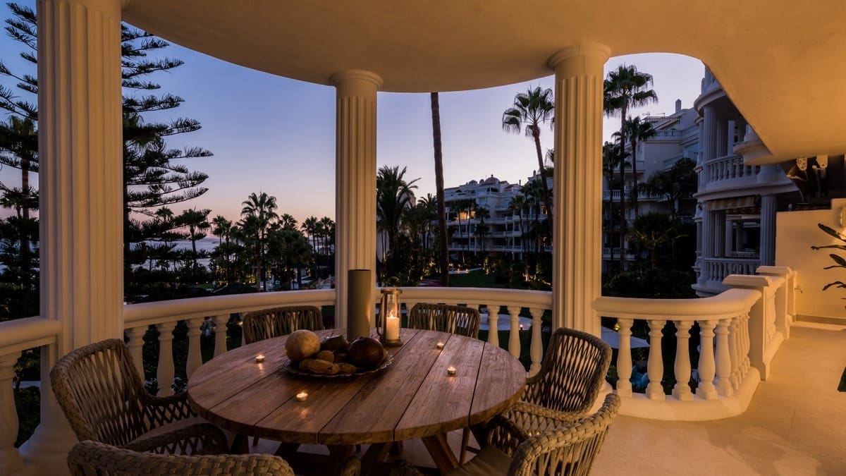 3 bedroom Apartment for sale in Estepona with pool garage - € 3,800,000 (Ref: 9828827)