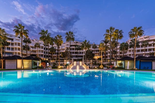 3 Zimmer Apartment zu verkaufen in Estepona mit Pool Garage - 3.800.000 € (Ref: 9828827)