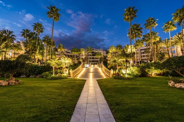 3 Zimmer Apartment zu verkaufen in Estepona mit Pool Garage - 3.800.000 € (Ref: 9828827)