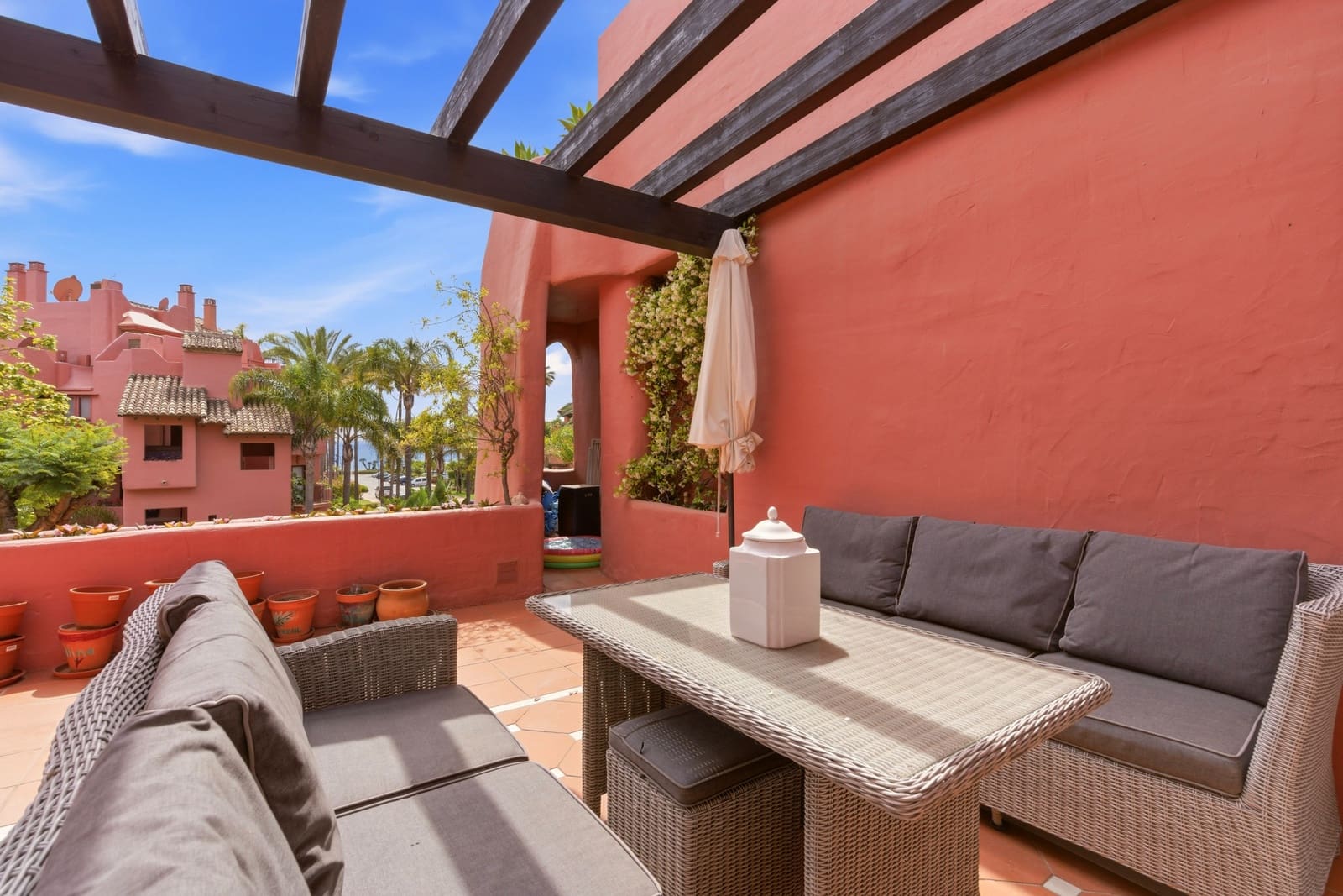 3 soverom Penthouse til salgs i Estepona med svømmebasseng garasje - € 1 499 999 (Ref: 9842721)