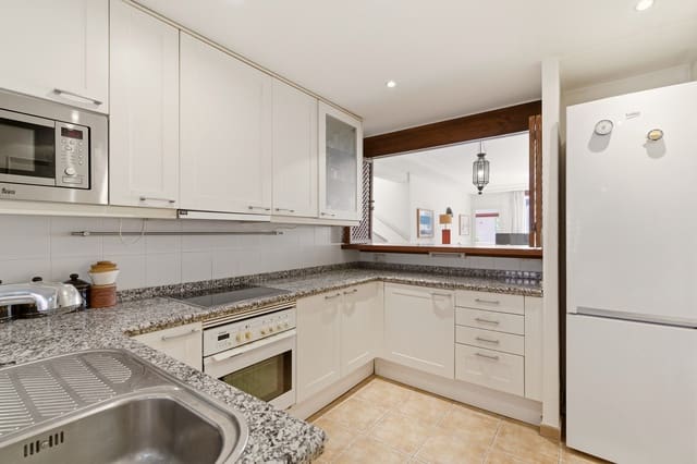 3 soverom Penthouse til salgs i Estepona med svømmebasseng garasje - € 1 499 999 (Ref: 9842721)