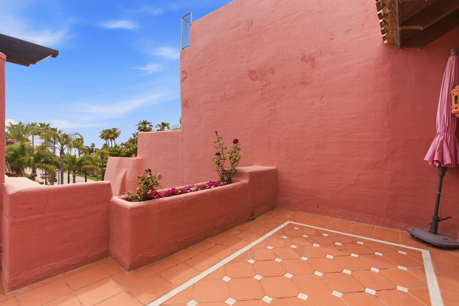 3 soverom Penthouse til salgs i Estepona med svømmebasseng garasje - € 1 499 999 (Ref: 9842721)