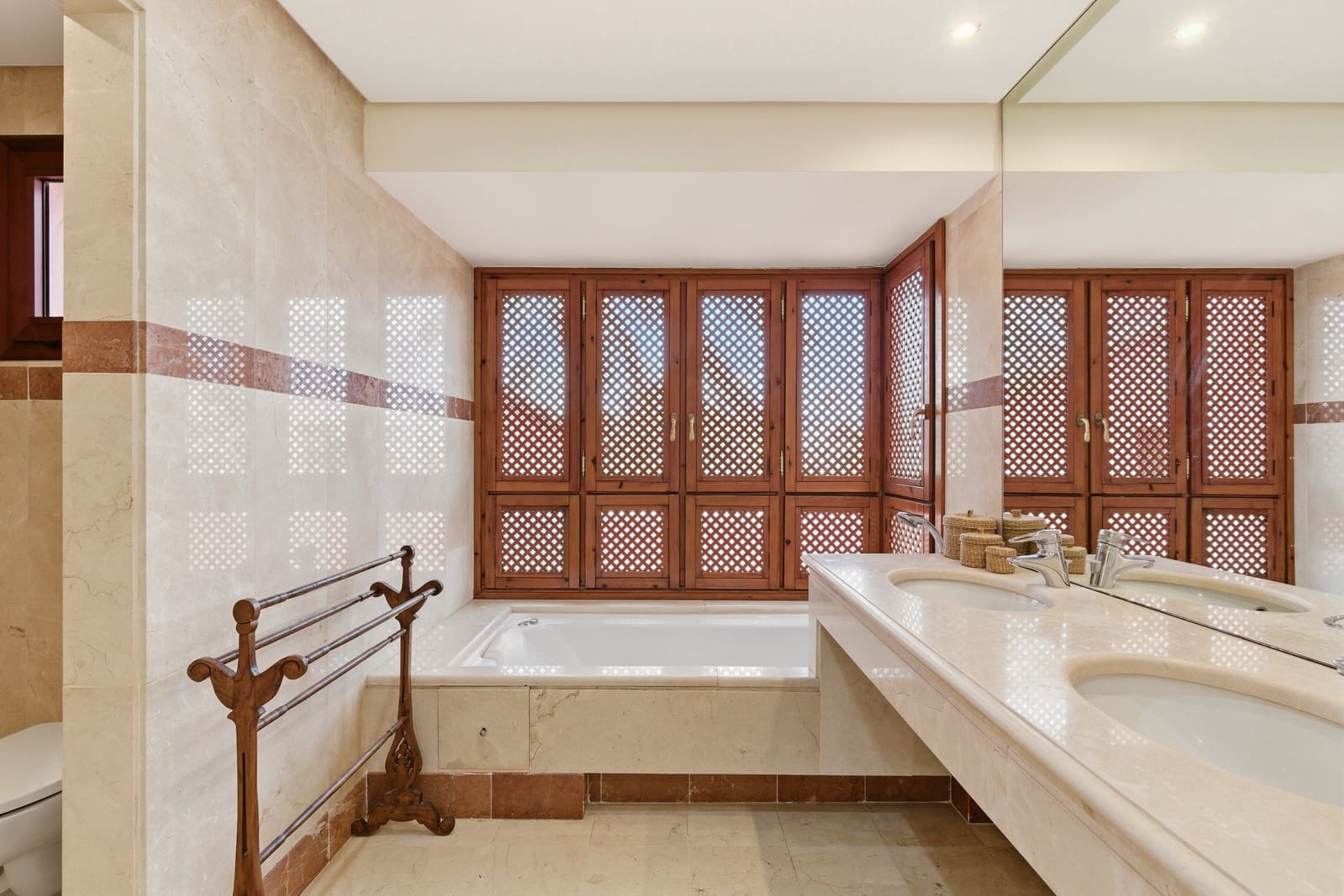 3 soverom Penthouse til salgs i Estepona med svømmebasseng garasje - € 1 499 999 (Ref: 9842721)