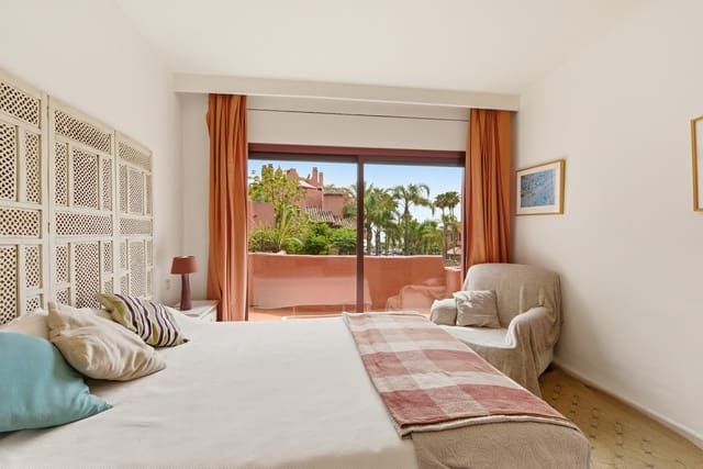 3 soverom Penthouse til salgs i Estepona med svømmebasseng garasje - € 1 499 999 (Ref: 9842721)