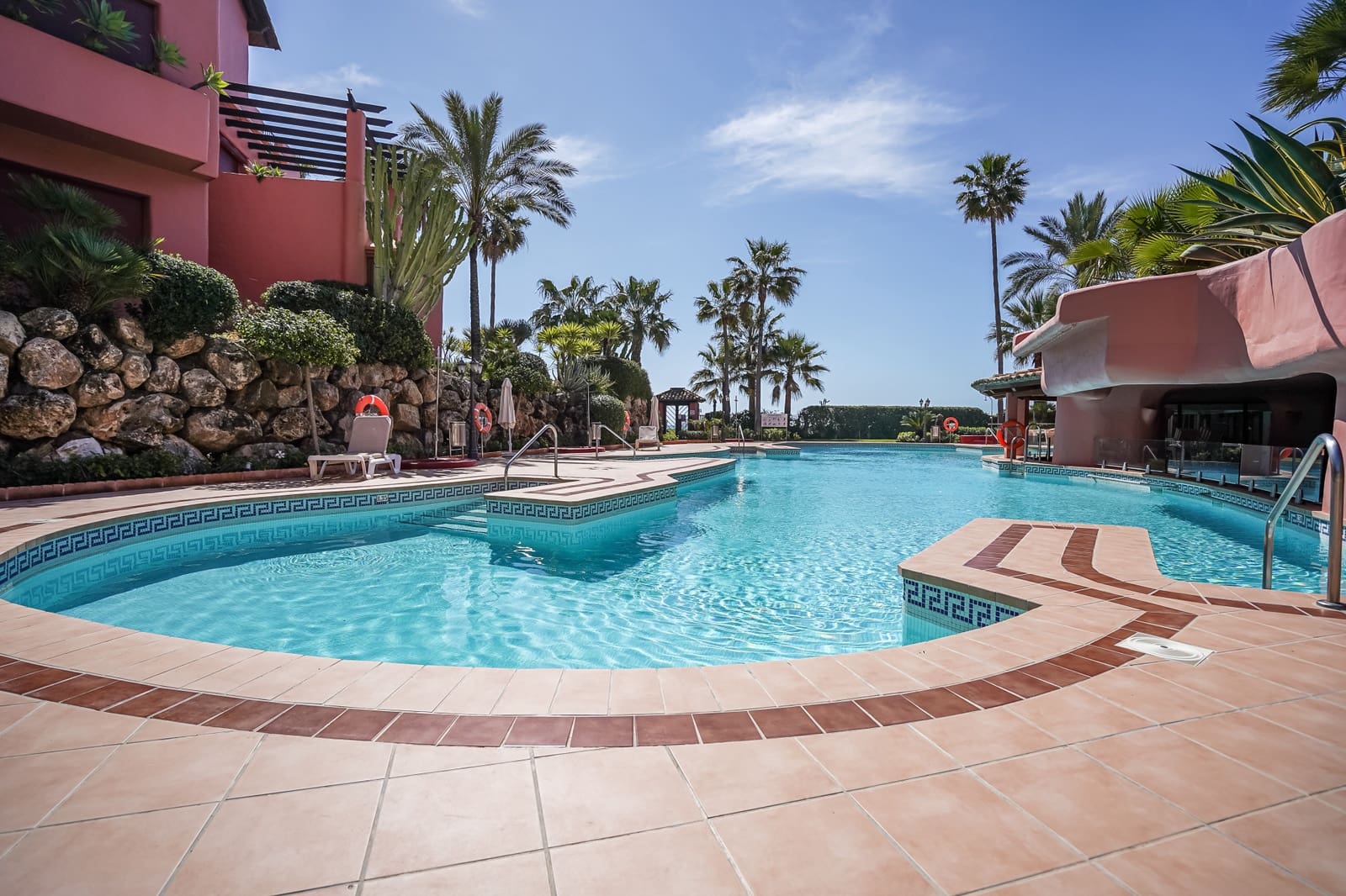 3 soverom Penthouse til salgs i Estepona med svømmebasseng garasje - € 1 499 999 (Ref: 9842721)