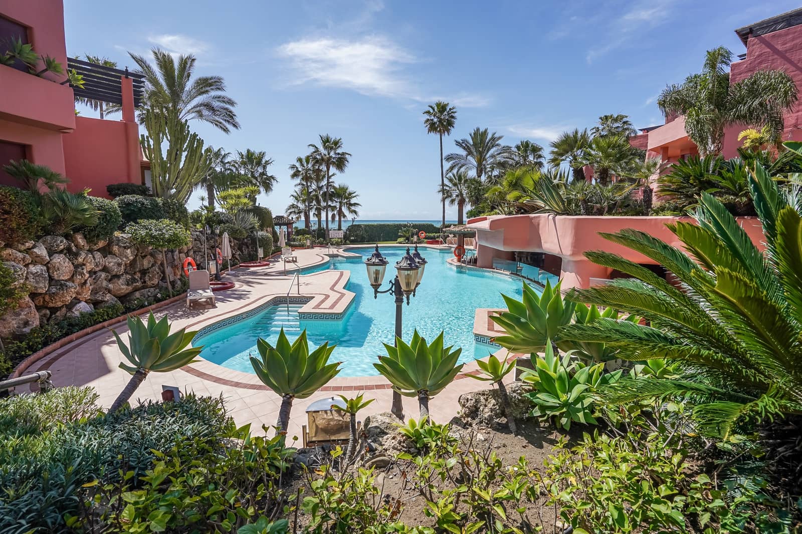 3 soverom Penthouse til salgs i Estepona med svømmebasseng garasje - € 1 499 999 (Ref: 9842721)