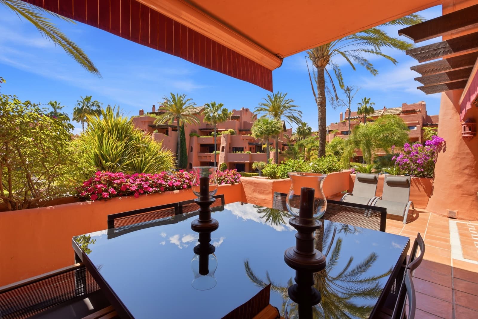 2 bedroom Apartment for sale in Guadalmansa with pool garage - € 1,325,000 (Ref: 9845237)