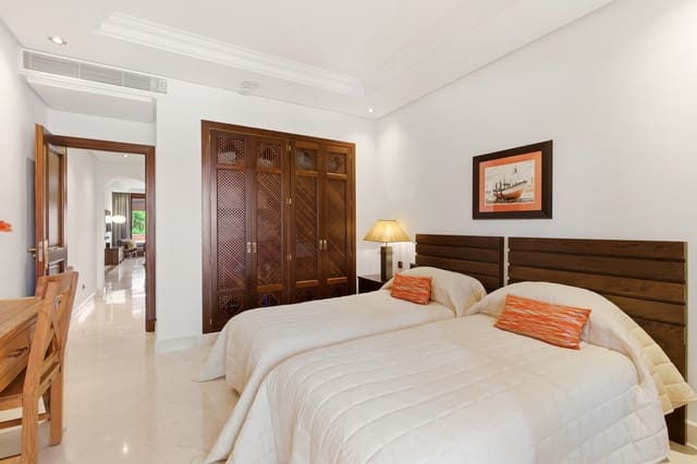 2 chambre Appartement à vendre à Resinera-Voladilla, Estepona avec piscine garage - 1 325 000 € (Ref: 9845237)