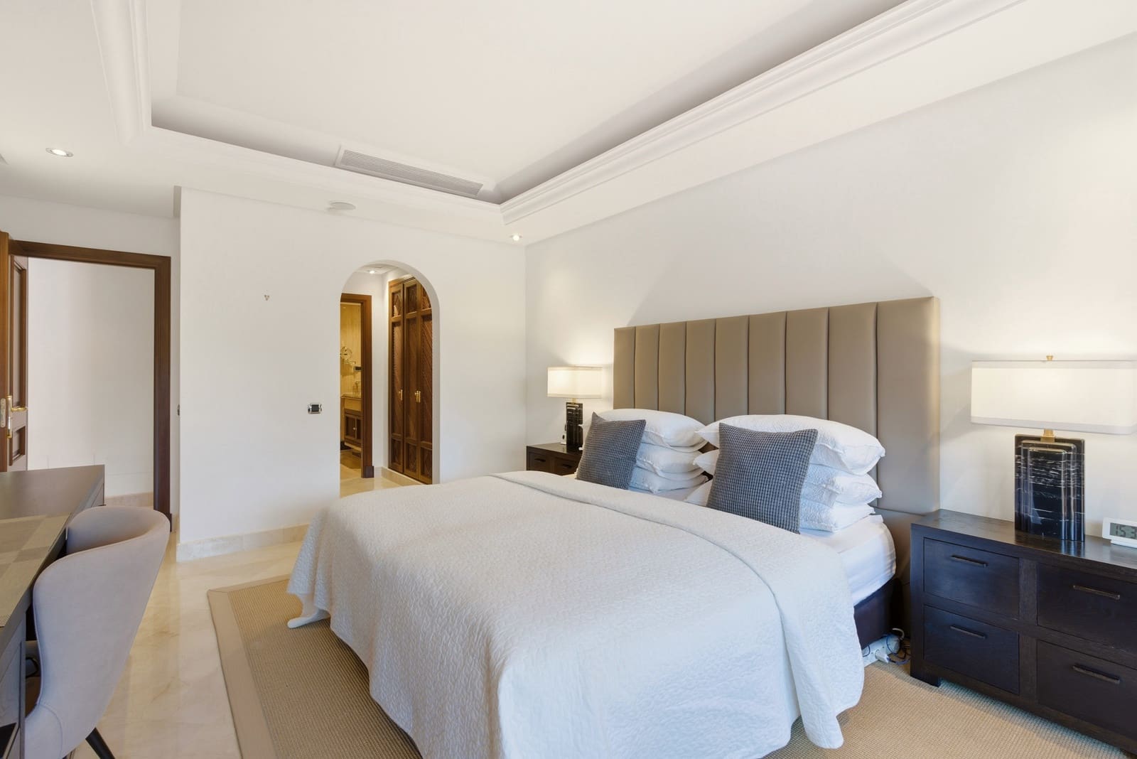 2 bedroom Apartment for sale in Guadalmansa with pool garage - € 1,325,000 (Ref: 9845237)