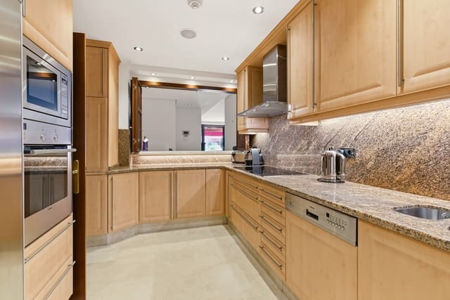 2 Zimmer Apartment zu verkaufen in Resinera-Voladilla, Estepona mit Pool Garage - 1.325.000 € (Ref: 9845237)