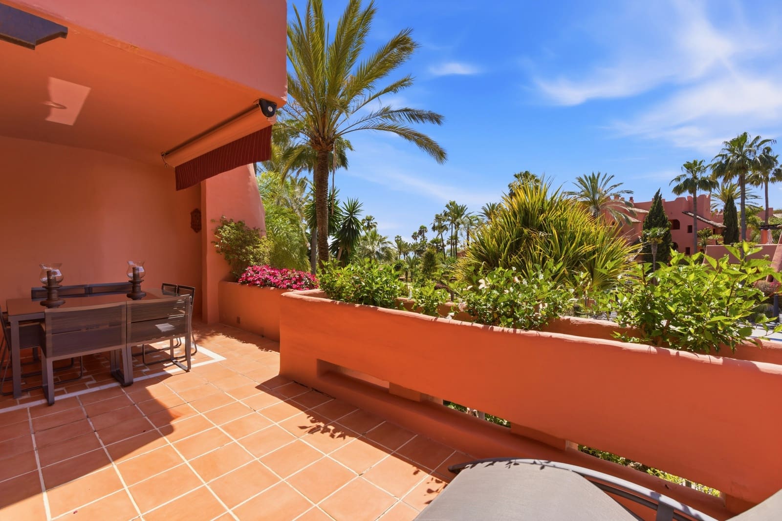 2 bedroom Apartment for sale in Guadalmansa with pool garage - € 1,325,000 (Ref: 9845237)