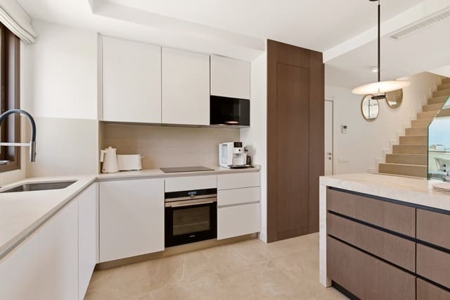 3 soverom Penthouse til salgs i Estepona med svømmebasseng garasje - € 1 395 000 (Ref: 9859675)