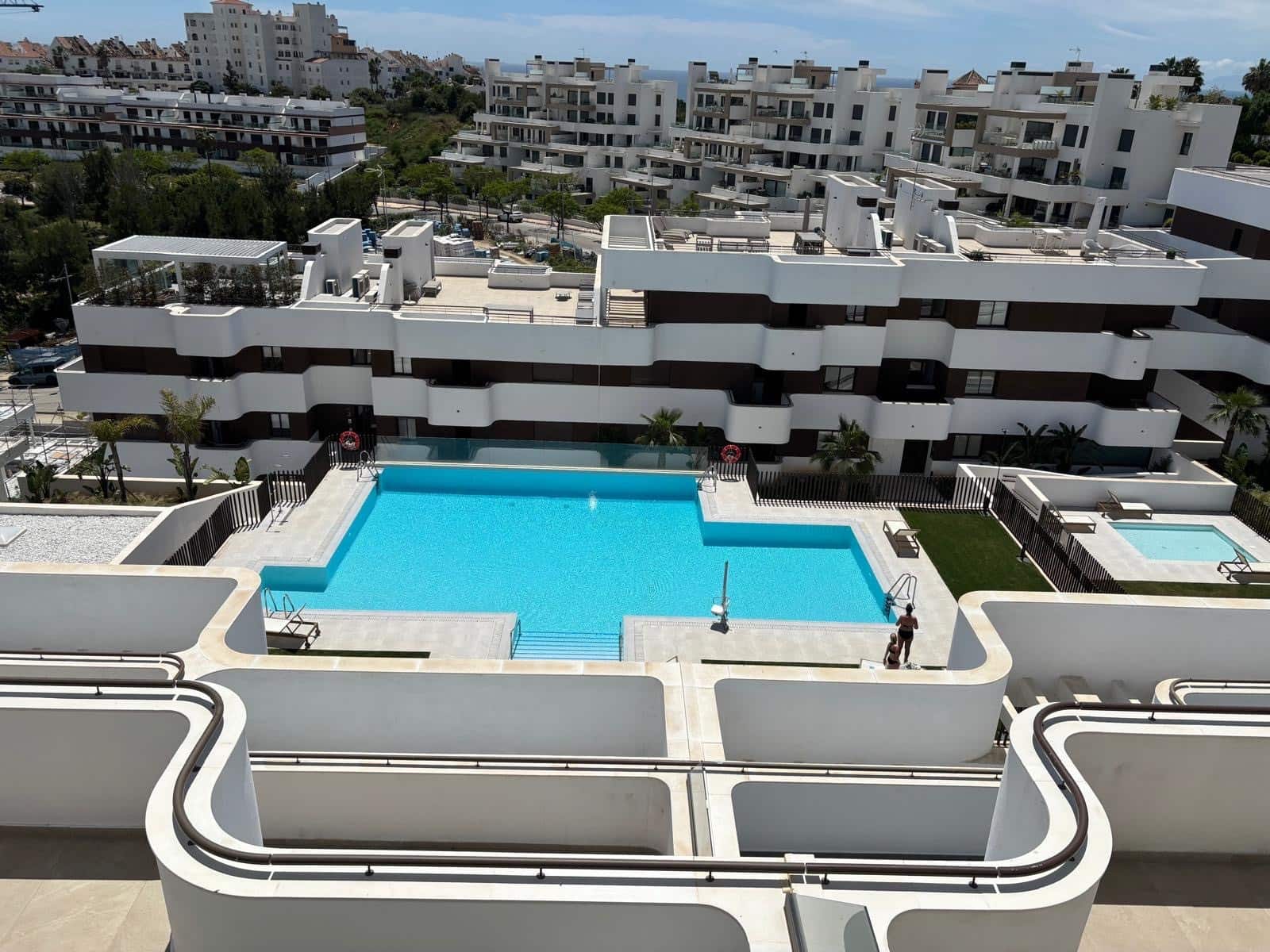 3 soverom Penthouse til salgs i Estepona med svømmebasseng garasje - € 1 395 000 (Ref: 9859675)
