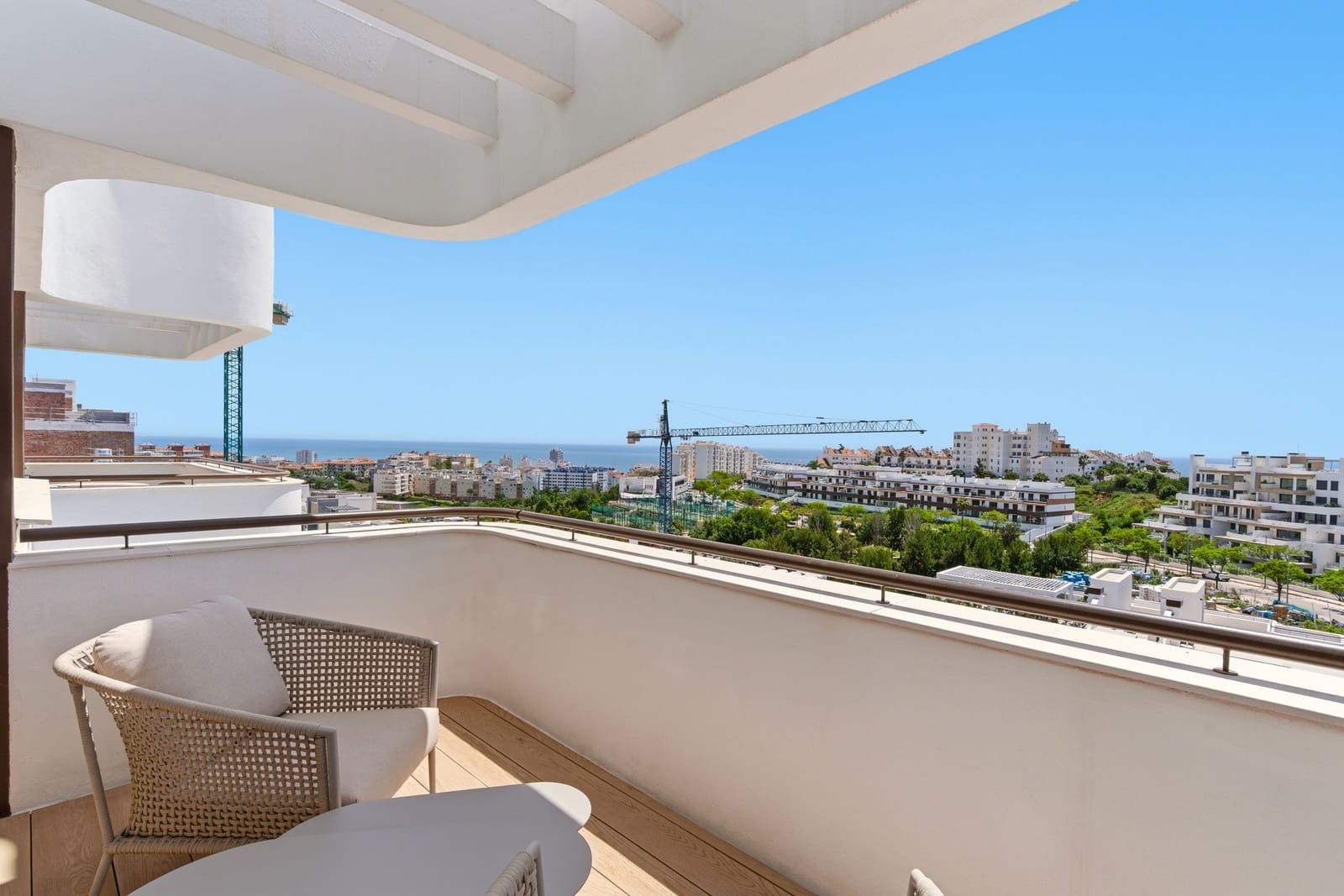 3 soverom Penthouse til salgs i Estepona med svømmebasseng garasje - € 1 395 000 (Ref: 9859675)