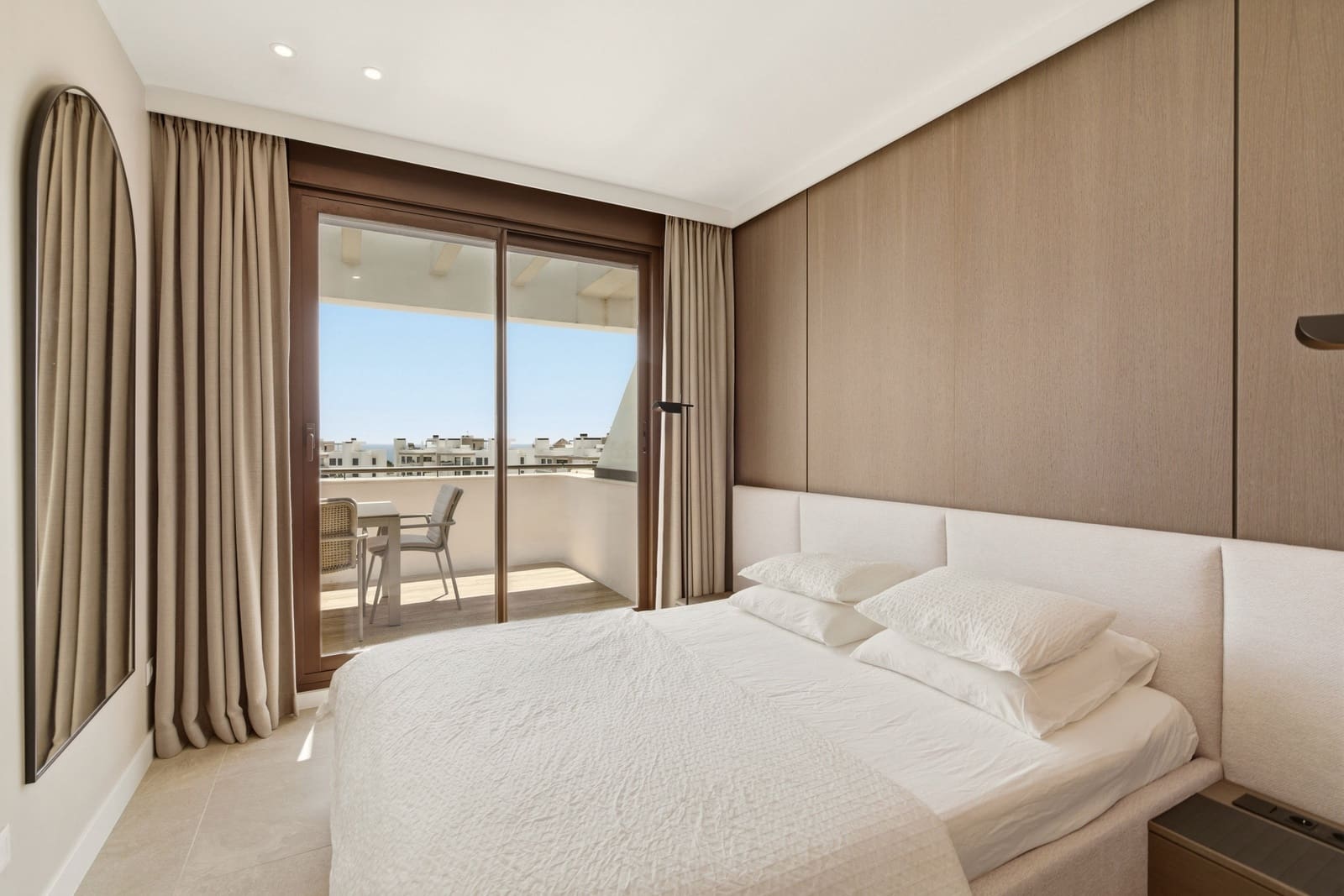 3 soverom Penthouse til salgs i Estepona med svømmebasseng garasje - € 1 395 000 (Ref: 9859675)