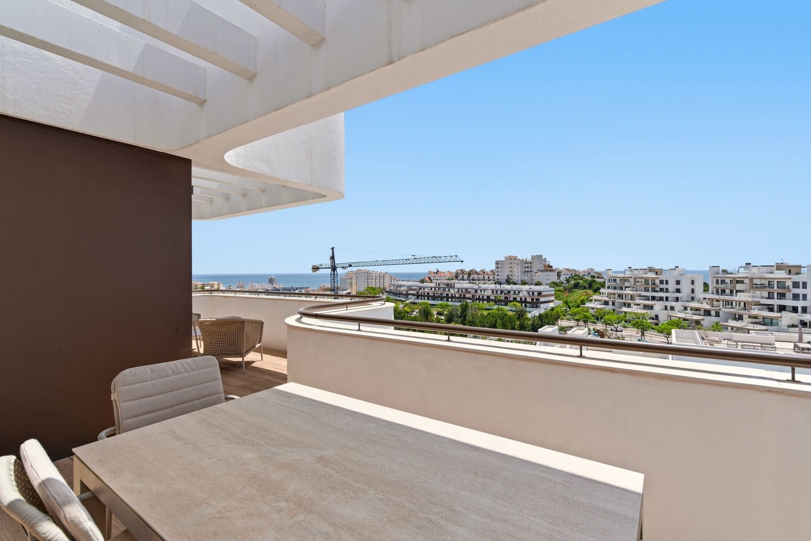 3 soverom Penthouse til salgs i Estepona med svømmebasseng garasje - € 1 395 000 (Ref: 9859675)