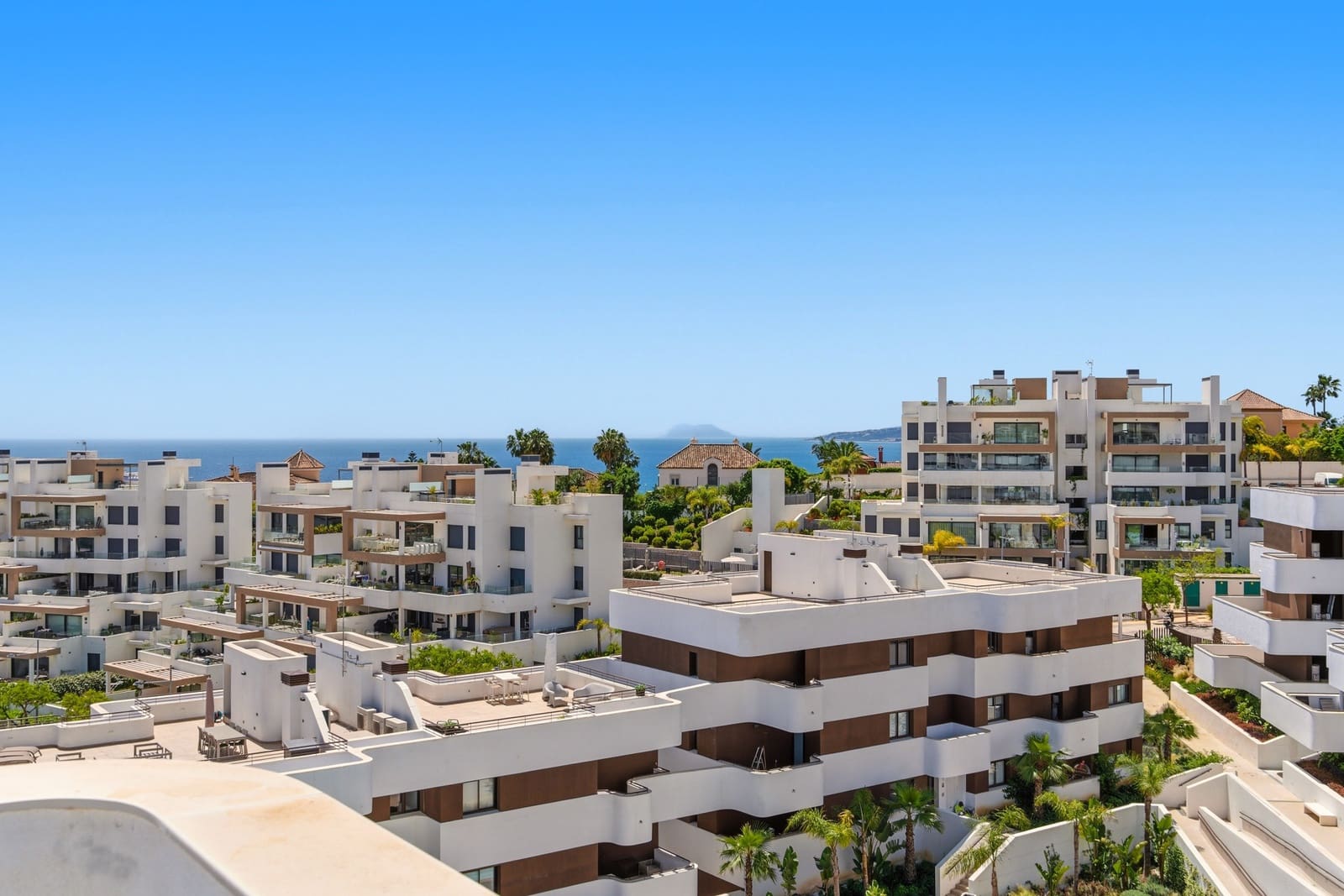 3 soverom Penthouse til salgs i Estepona med svømmebasseng garasje - € 1 395 000 (Ref: 9859675)