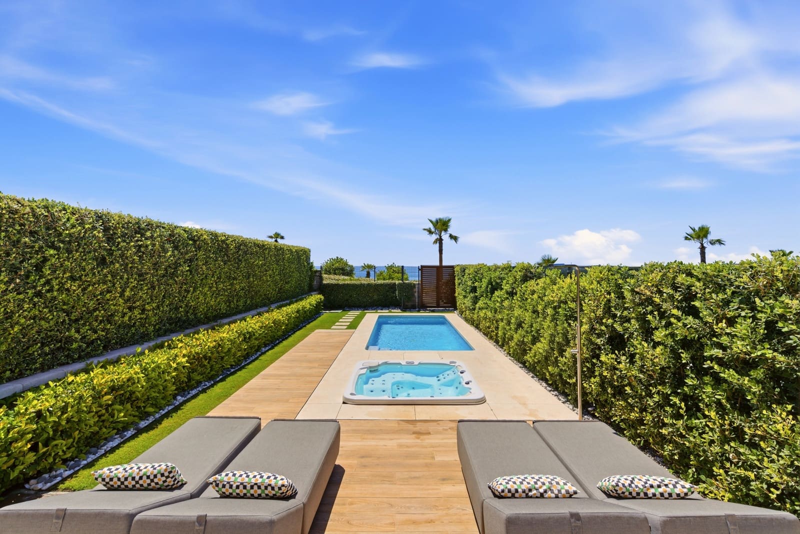 4 soverom Hus til salgs i Estepona med svømmebasseng garasje - € 3 400 000 (Ref: 9866778)