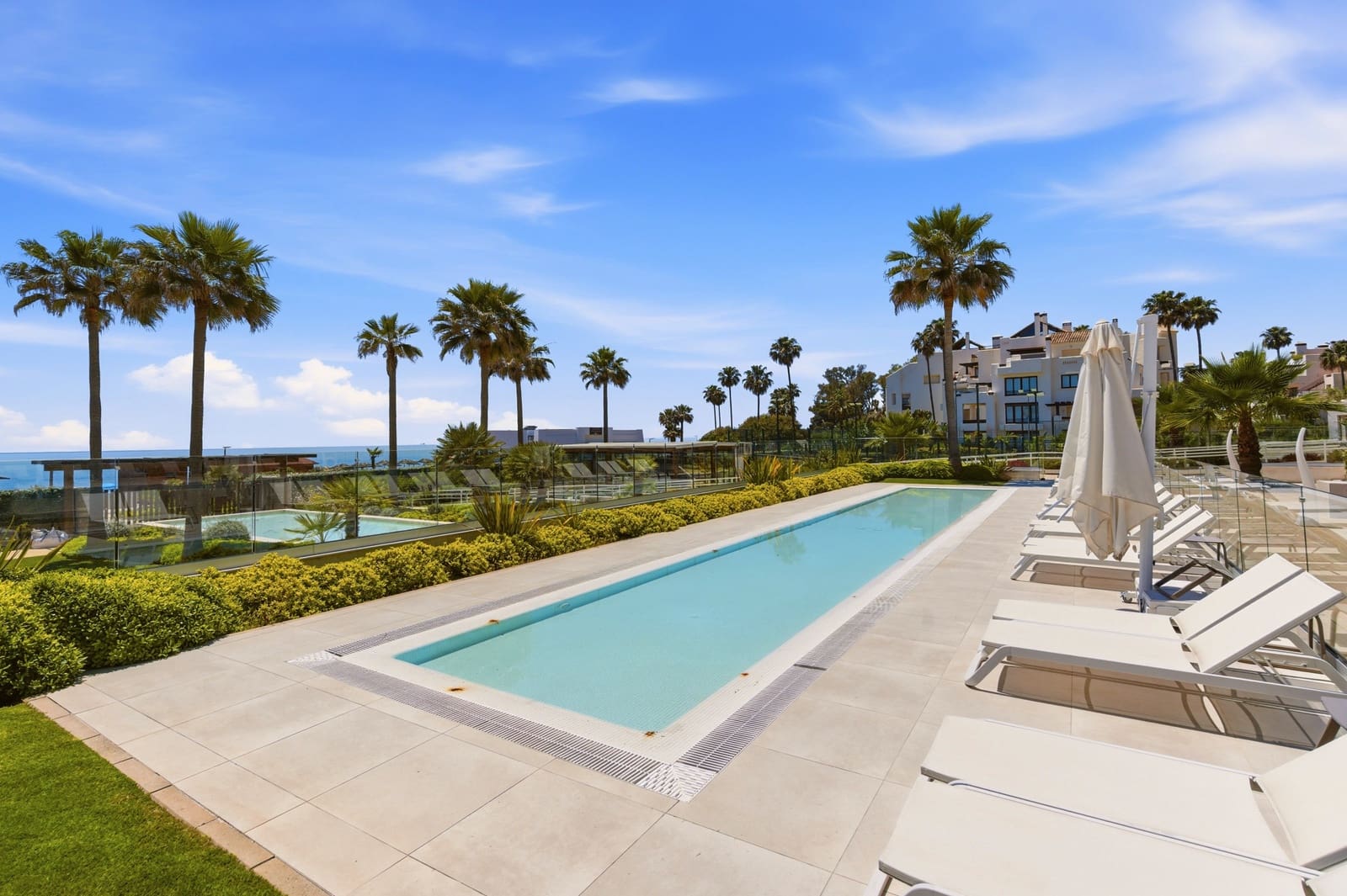 4 soverom Hus til salgs i Estepona med svømmebasseng garasje - € 3 400 000 (Ref: 9866778)