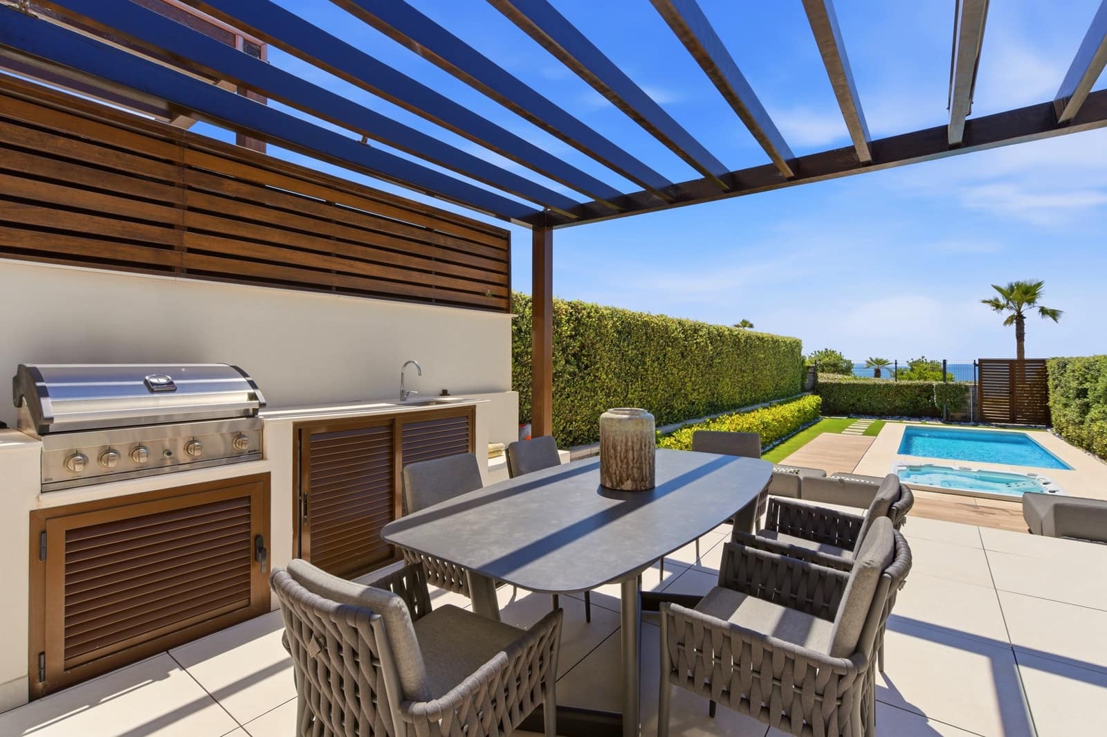 4 soverom Hus til salgs i Estepona med svømmebasseng garasje - € 3 400 000 (Ref: 9866778)