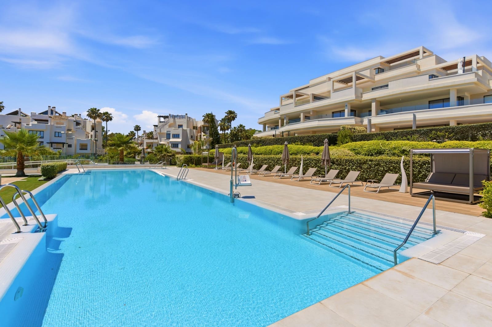 4 soverom Hus til salgs i Estepona med svømmebasseng garasje - € 3 400 000 (Ref: 9866778)