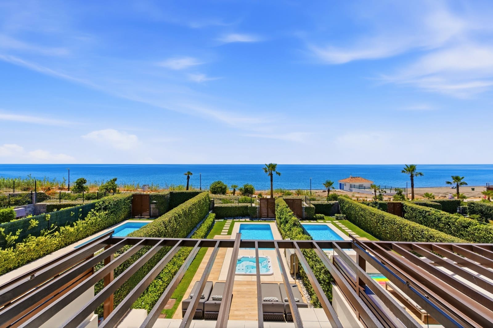 4 soverom Hus til salgs i Estepona med svømmebasseng garasje - € 3 400 000 (Ref: 9866778)