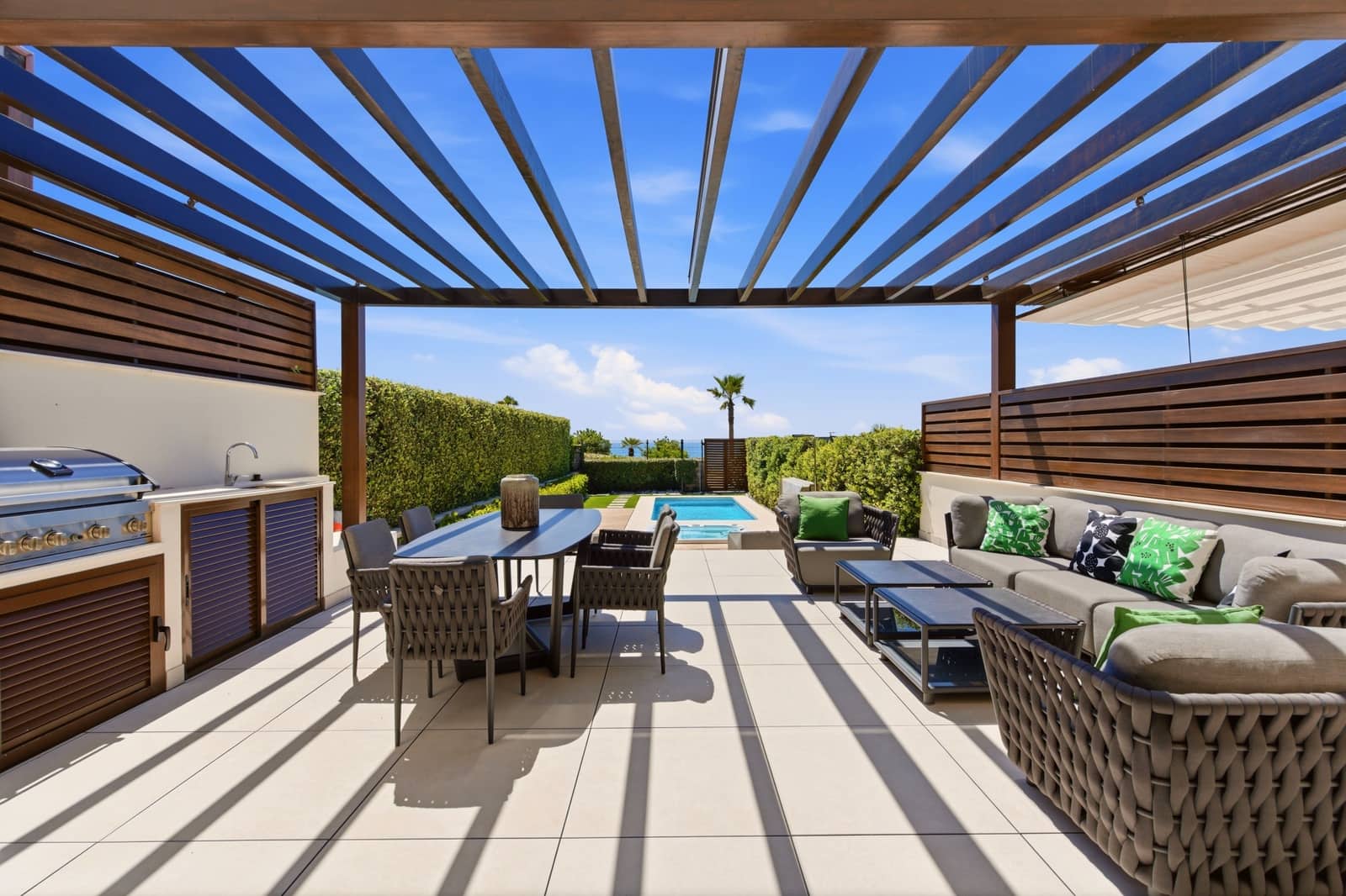 4 soverom Hus til salgs i Estepona med svømmebasseng garasje - € 3 400 000 (Ref: 9866778)