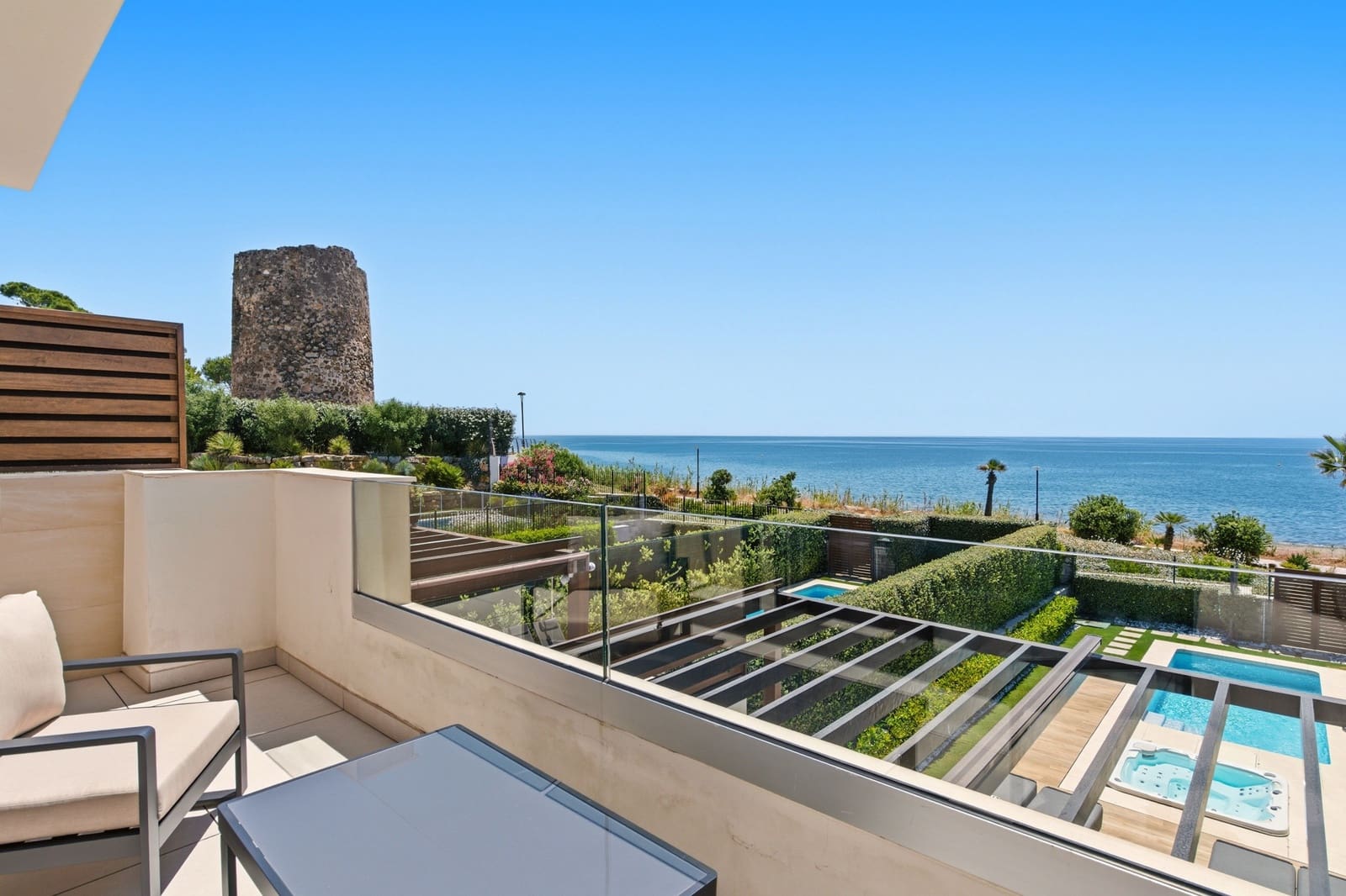4 soverom Hus til salgs i Estepona med svømmebasseng garasje - € 3 400 000 (Ref: 9866778)