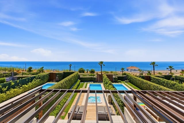 Casa de 4 habitaciones en Estepona en venta con piscina garaje - 3.400.000 € (Ref: 9866778)