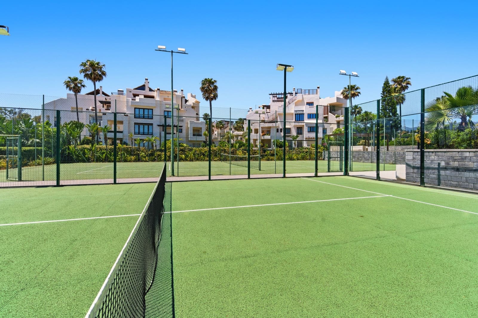 4 soverom Hus til salgs i Estepona med svømmebasseng garasje - € 3 400 000 (Ref: 9866778)