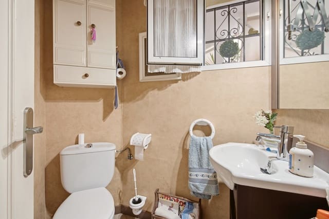 3 soveværelse Byhus til salg i Estepona med swimmingpool garage - € 550.000 (Ref: 9924271)