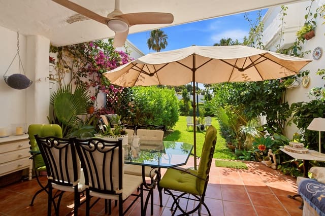 3 soveværelse Byhus til salg i Estepona med swimmingpool garage - € 550.000 (Ref: 9924271)