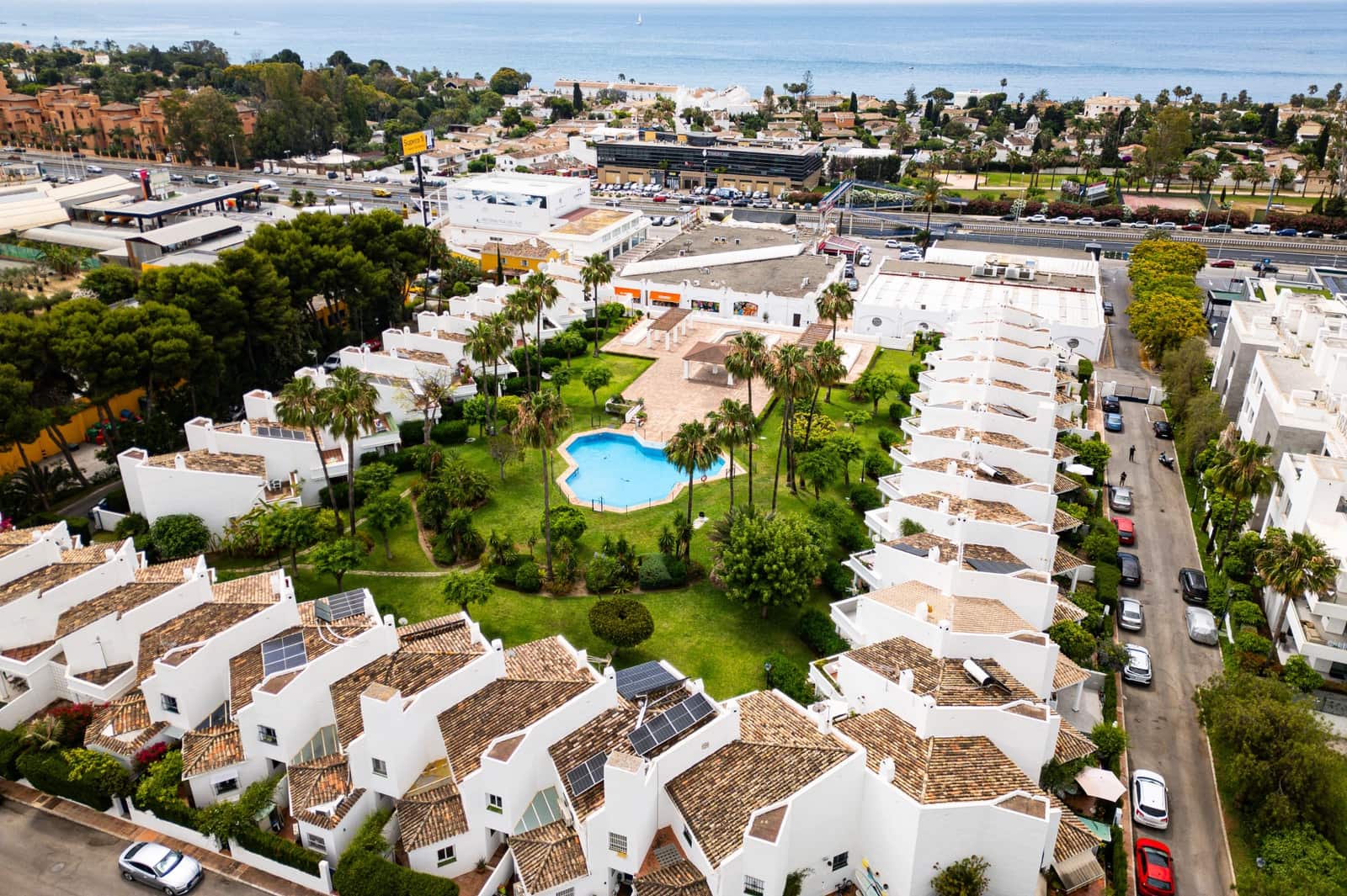 3 quarto Casa em Banda para venda em Estepona com piscina garagem - 550 000 € (Ref: 9924271)