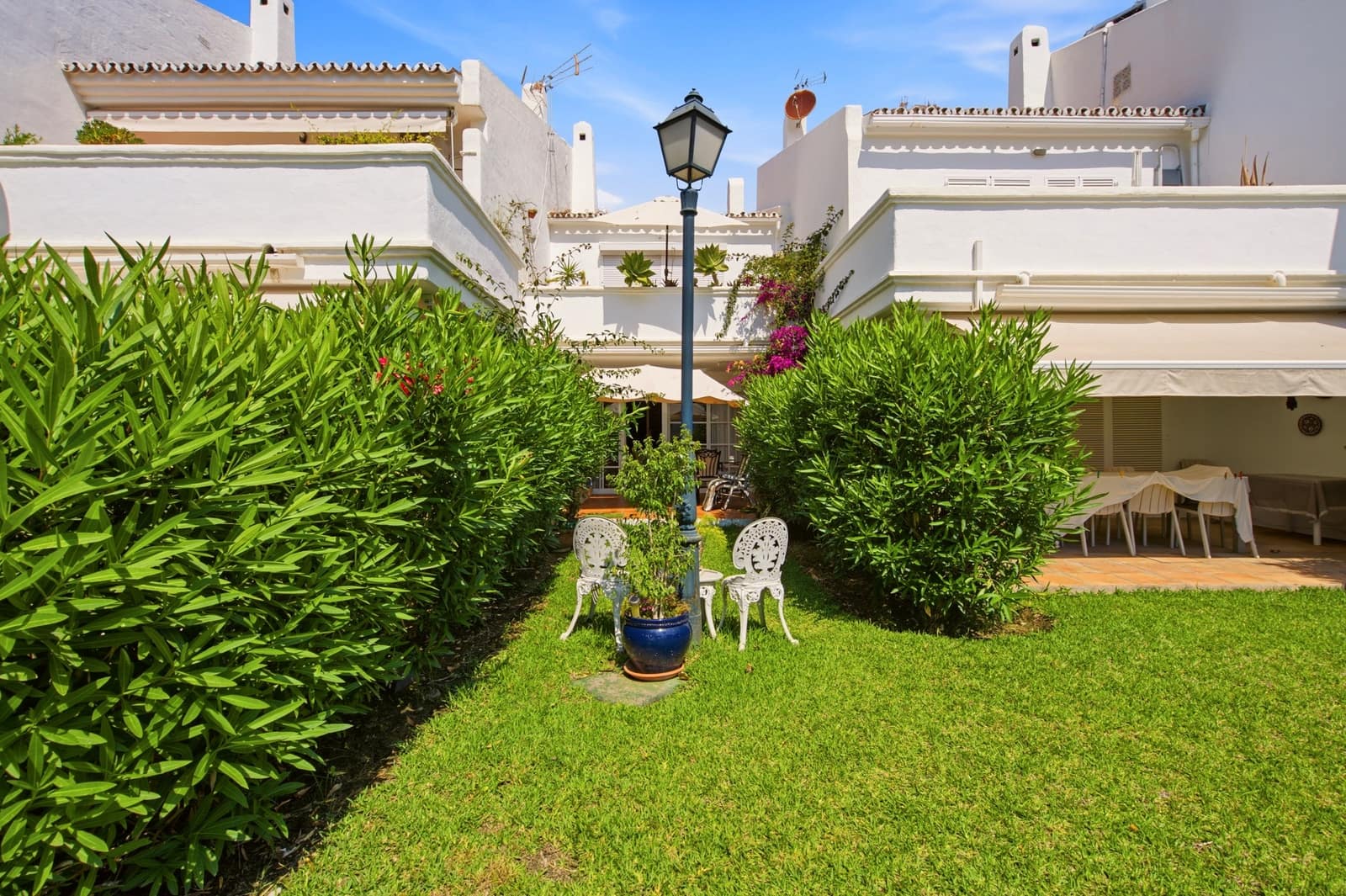 3 quarto Casa em Banda para venda em Estepona com piscina garagem - 550 000 € (Ref: 9924271)