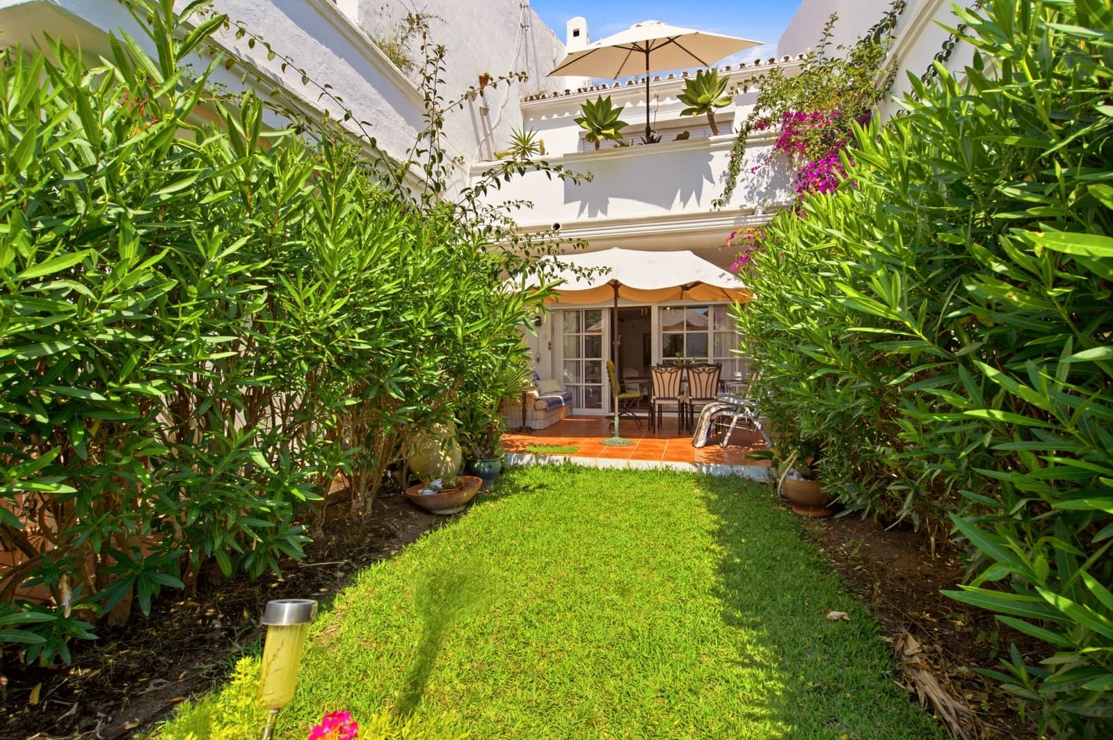 3 quarto Casa em Banda para venda em Estepona com piscina garagem - 550 000 € (Ref: 9924271)