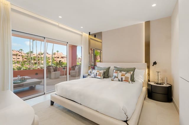 3 Zimmer Apartment zu verkaufen in Estepona mit Pool Garage - 2.395.000 € (Ref: 9936038)