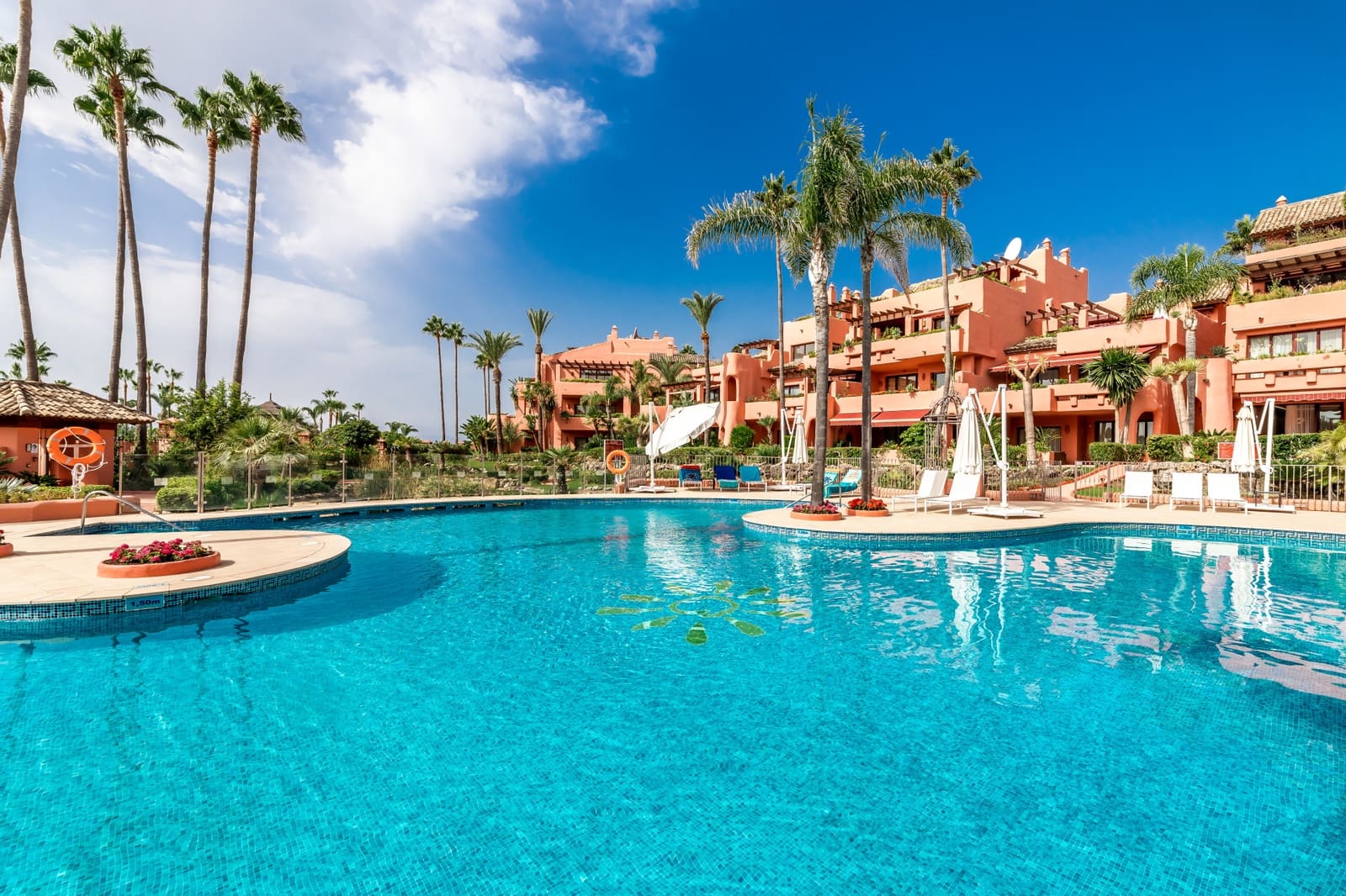 3 slaapkamer Appartement te koop in Estepona met zwembad garage - € 2.395.000 (Ref: 9936038)