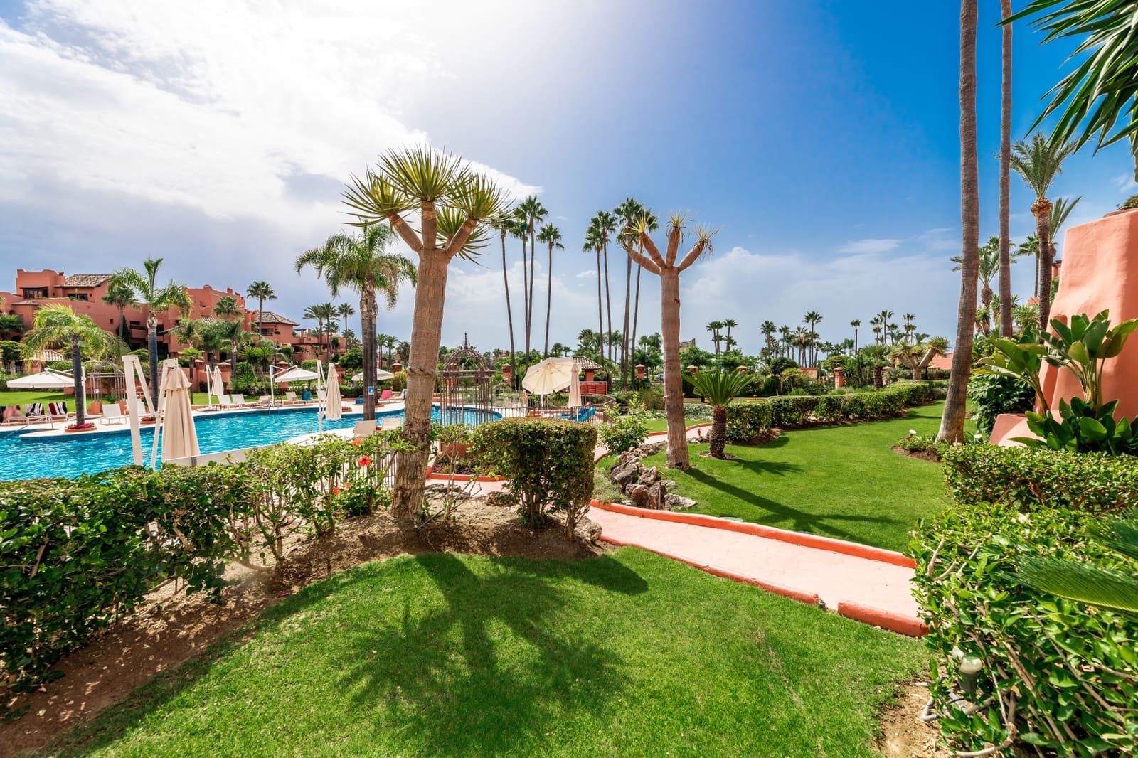 3 slaapkamer Appartement te koop in Estepona met zwembad garage - € 2.395.000 (Ref: 9936038)
