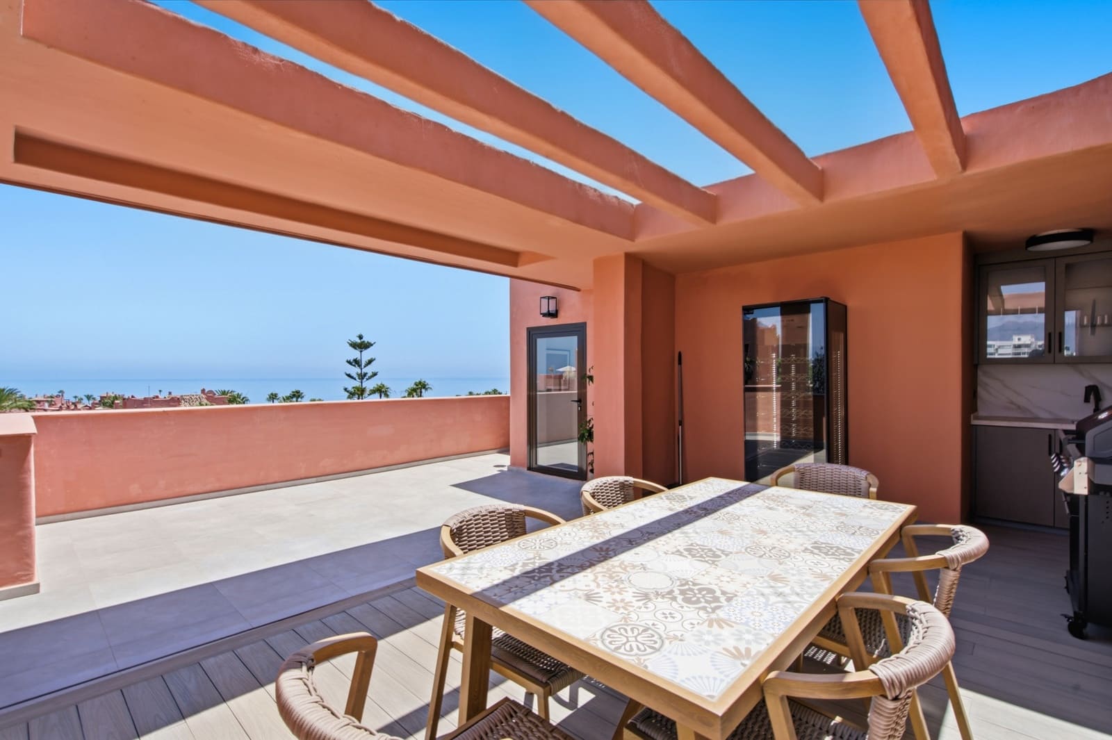 3 bedroom Penthouse for sale in Estepona with pool garage - € 1,290,000 (Ref: 9952300)