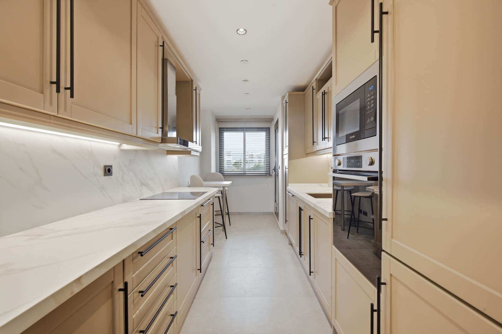 3 bedroom Penthouse for sale in Estepona with pool garage - € 1,290,000 (Ref: 9952300)