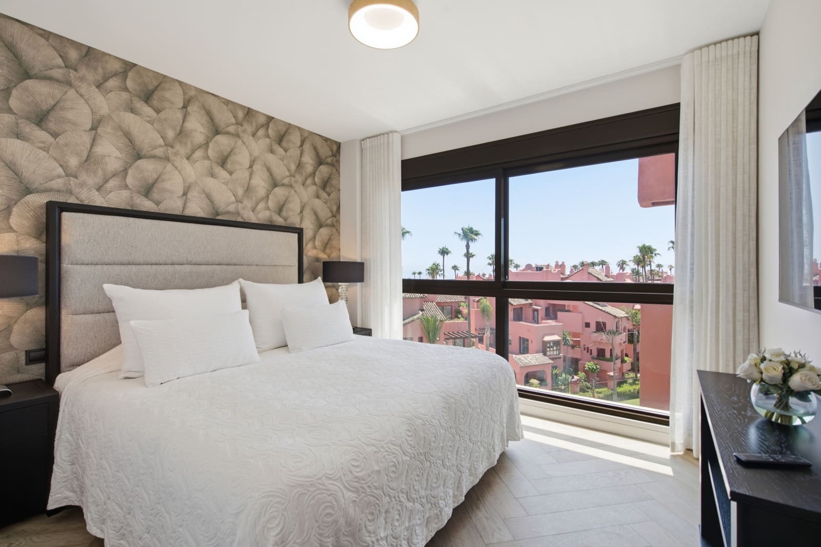 3 bedroom Penthouse for sale in Estepona with pool garage - € 1,290,000 (Ref: 9952300)