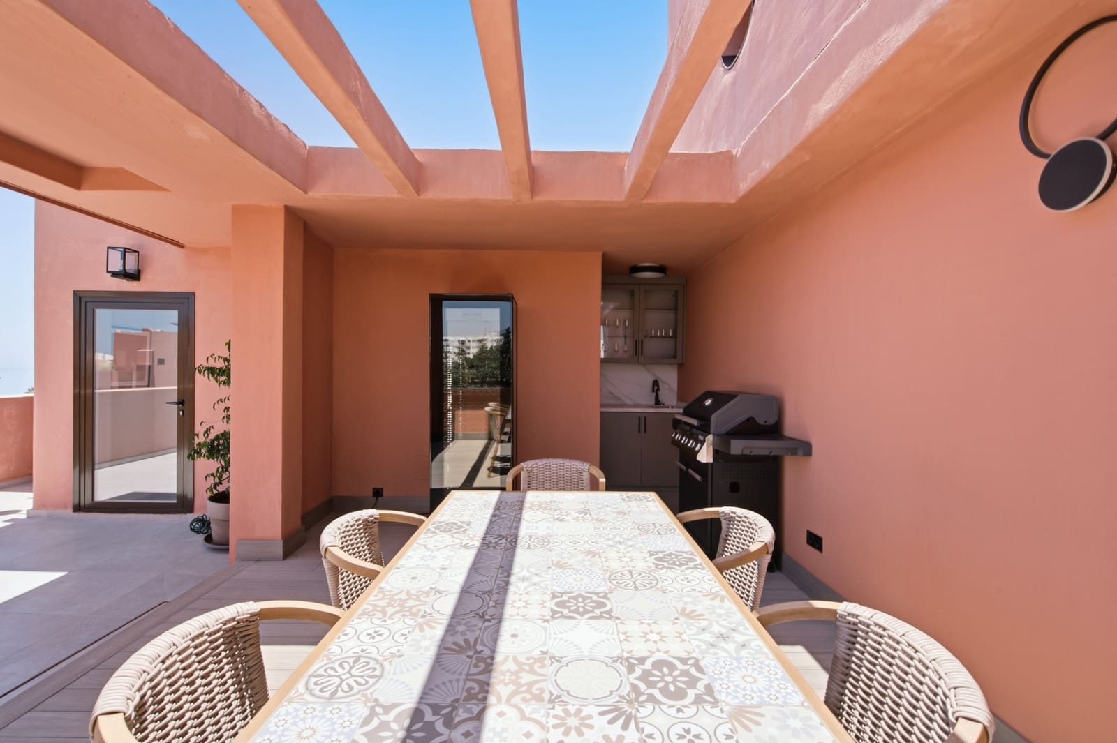 3 bedroom Penthouse for sale in Estepona with pool garage - € 1,290,000 (Ref: 9952300)
