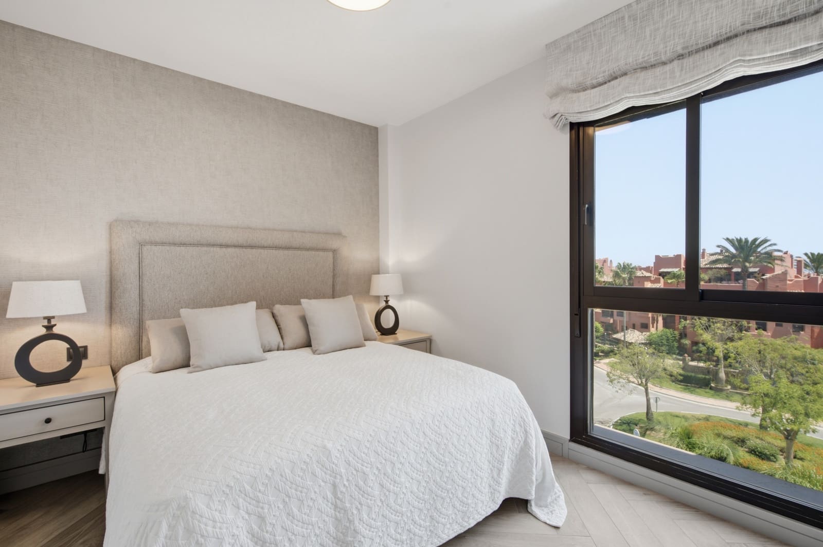 3 bedroom Penthouse for sale in Estepona with pool garage - € 1,290,000 (Ref: 9952300)