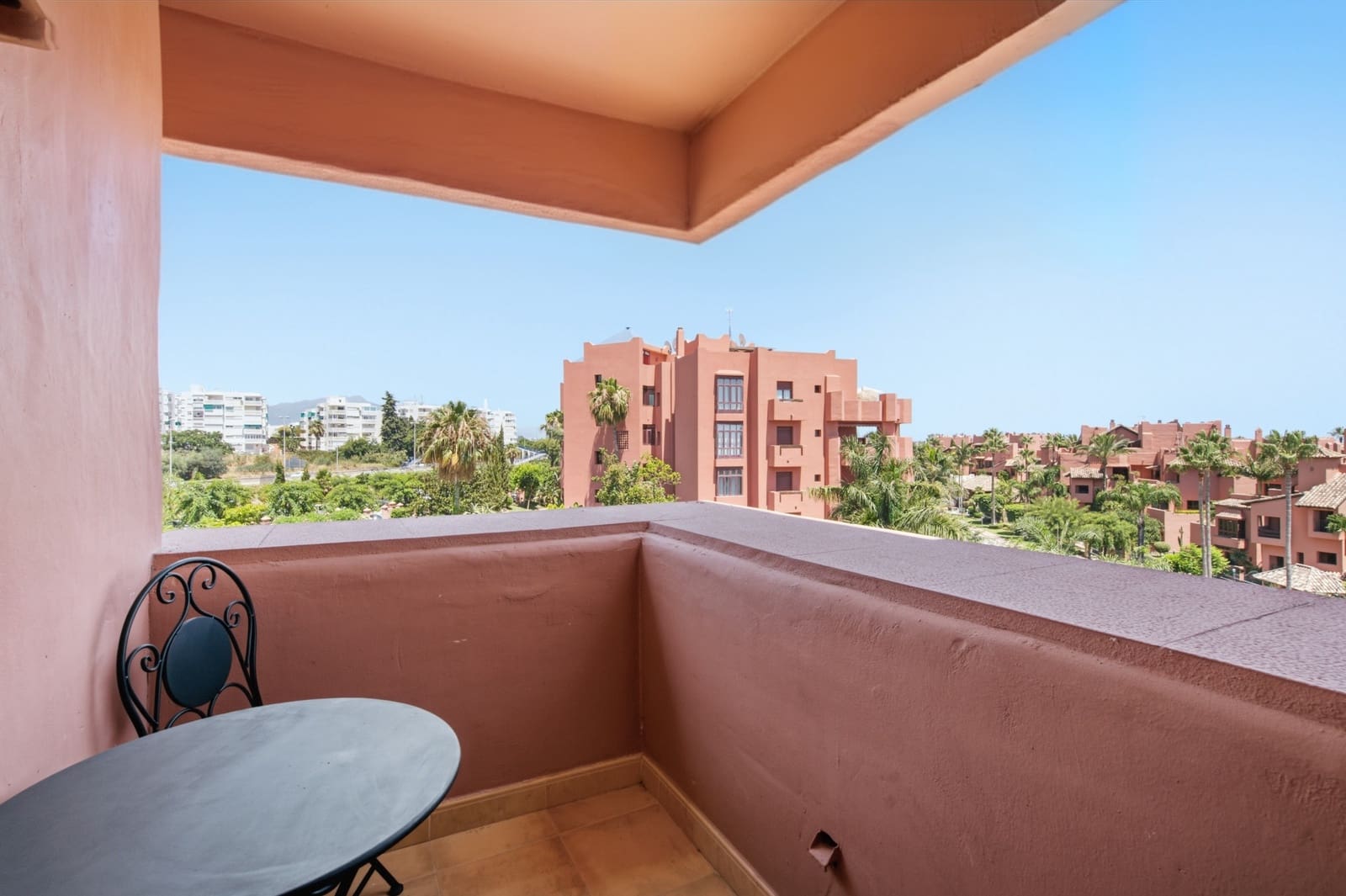 3 bedroom Penthouse for sale in Estepona with pool garage - € 1,290,000 (Ref: 9952300)