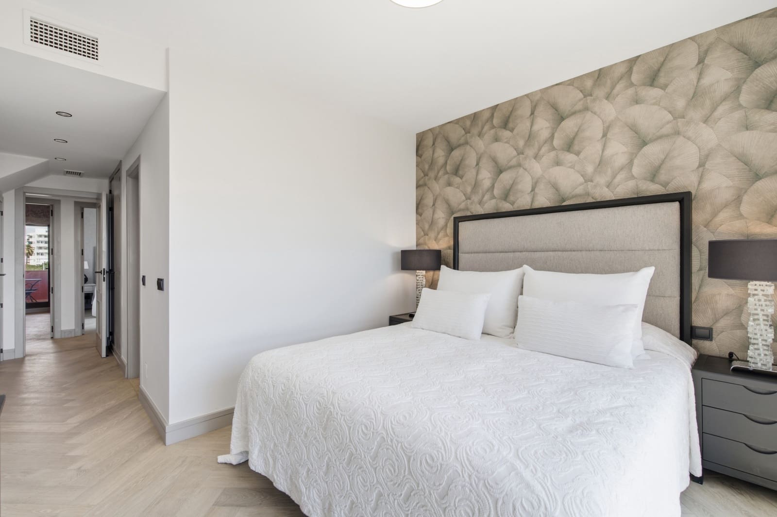 3 bedroom Penthouse for sale in Estepona with pool garage - € 1,290,000 (Ref: 9952300)