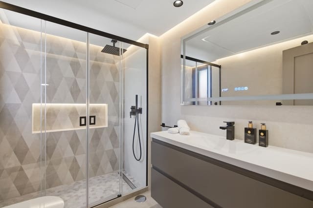 3 bedroom Penthouse for sale in Guadalmansa, Estepona with pool garage - € 1,290,000 (Ref: 9952300)