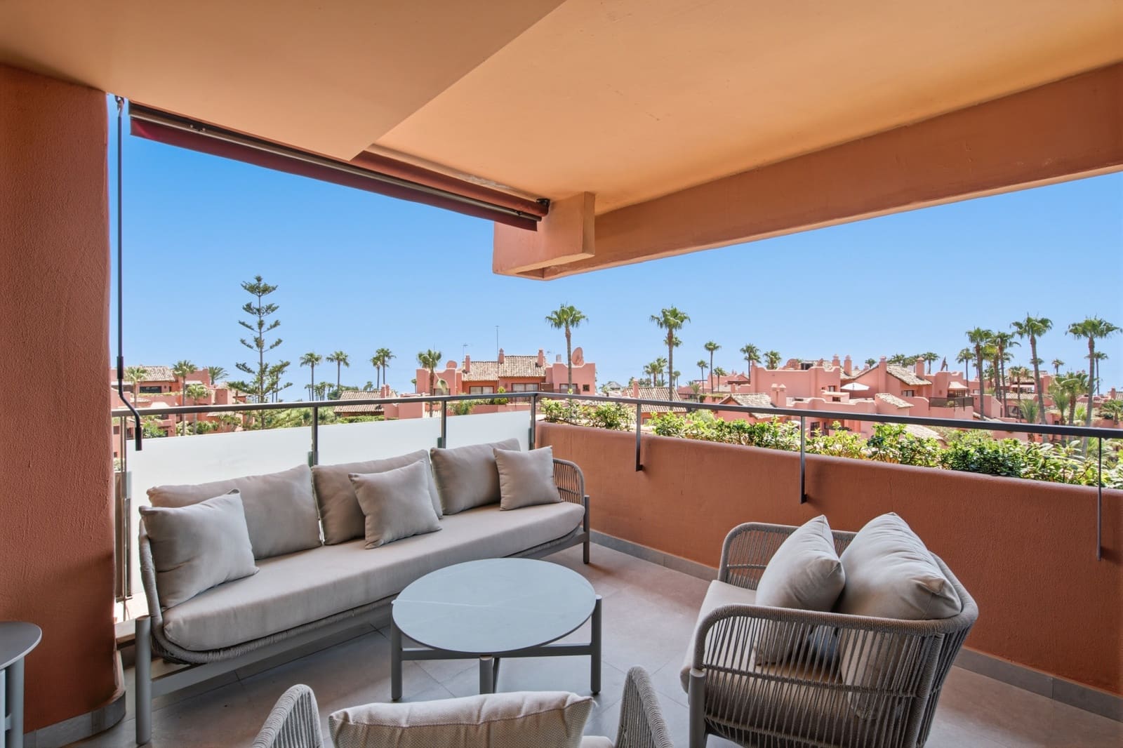 3 bedroom Penthouse for sale in Estepona with pool garage - € 1,290,000 (Ref: 9952300)