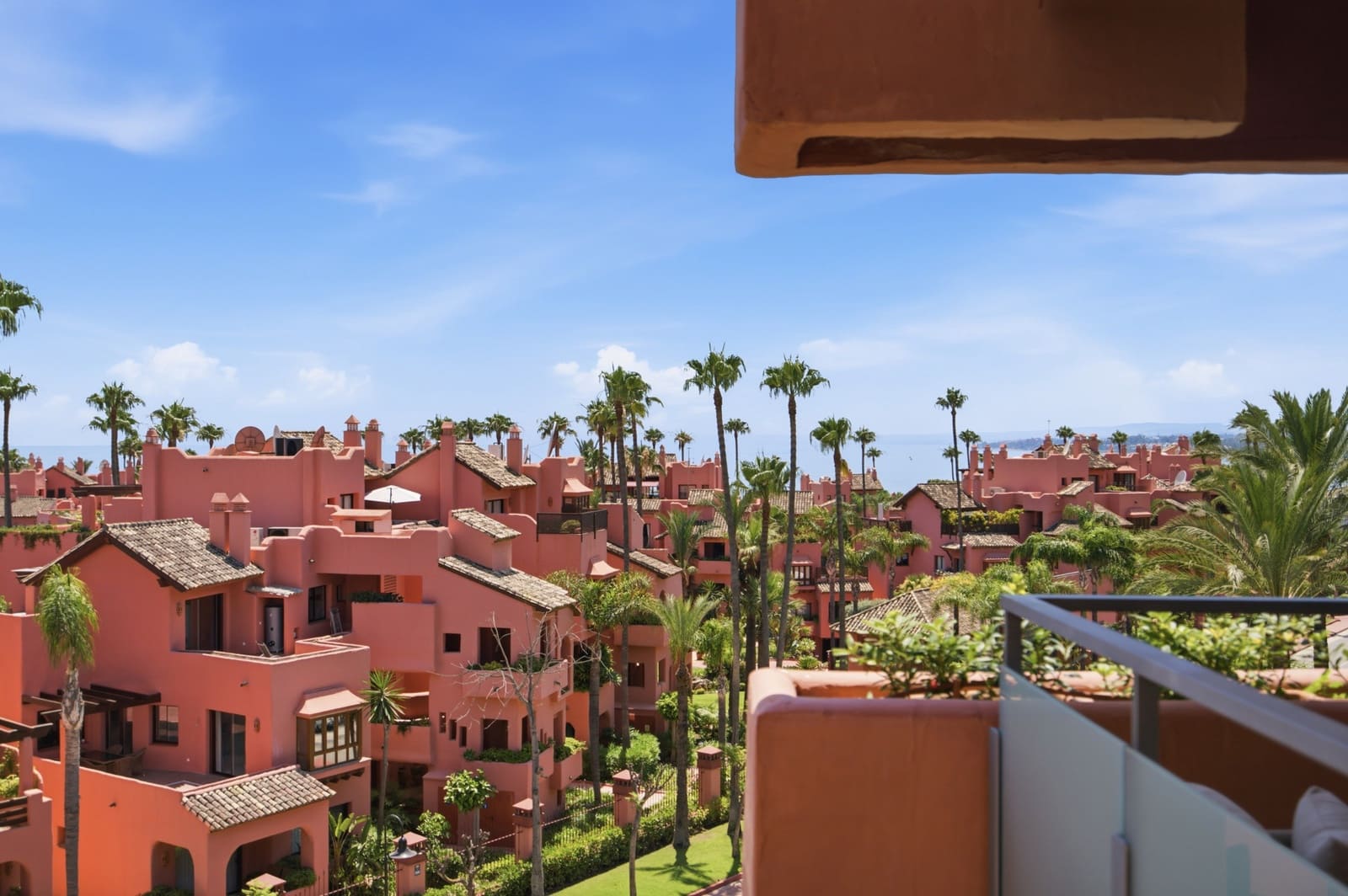 3 bedroom Penthouse for sale in Estepona with pool garage - € 1,290,000 (Ref: 9952300)