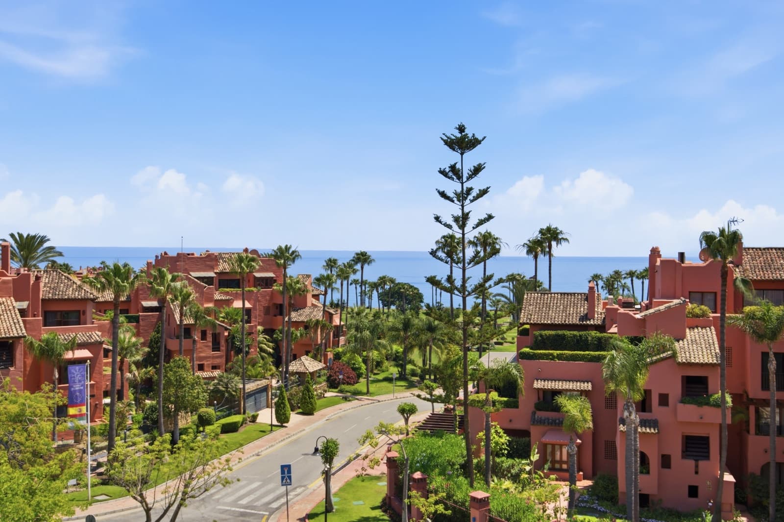3 bedroom Penthouse for sale in Estepona with pool garage - € 1,290,000 (Ref: 9952300)
