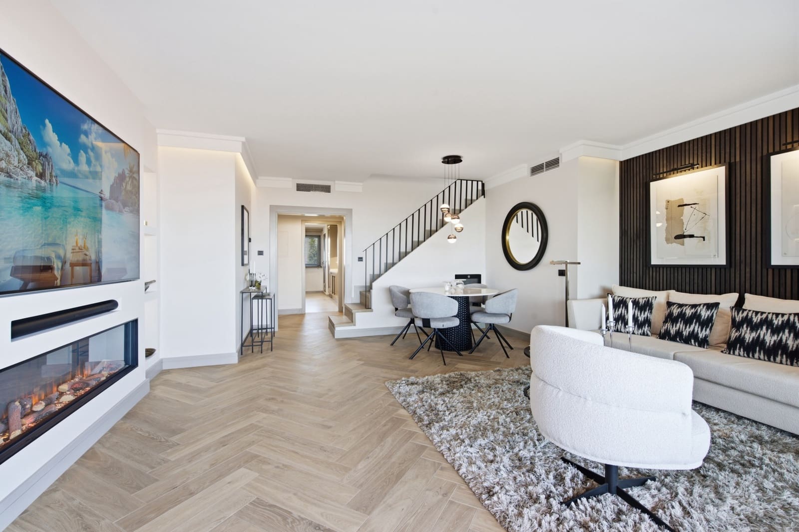 3 bedroom Penthouse for sale in Estepona with pool garage - € 1,290,000 (Ref: 9952300)